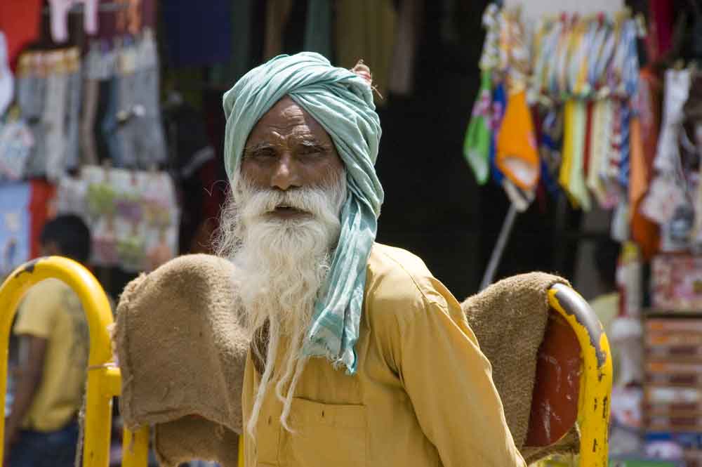 India - Varanasi - hombre - 2009